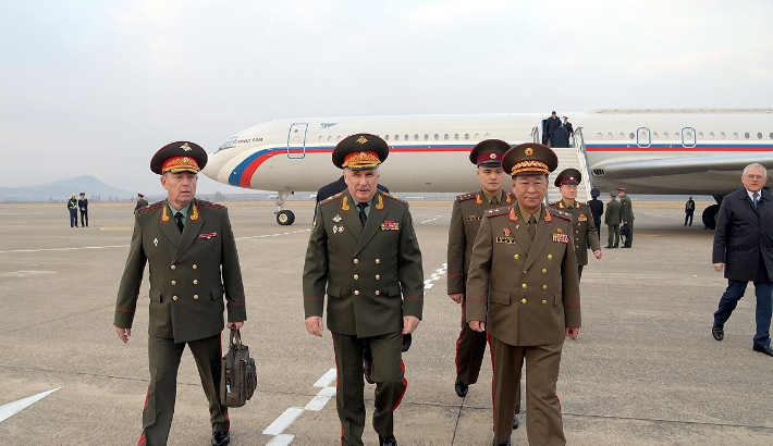 러시아 국방성 부상 겸 연방무력 군사정치총국장 빅토르 고레미킨을 단장으로 하는 러시아연방무력 군사정치총국대표단이 지난 5일 평양에 도착했다고 조선중앙통신이 6일 보도했다. 연합뉴스