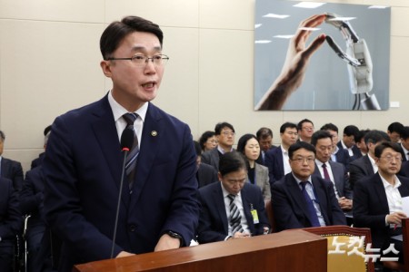 7일  서울 여의도 국회에서 열린 과학기술정보방송통신위원회 전체회의에서 류제명 과학기술정보통신부 2차관이 내년도 예산안 관련 제안설명을 하고 있다.