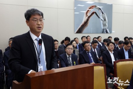 7일  서울 여의도 국회에서 열린 과학기술정보방송통신위원회 전체회의에서 반상권 방송미디어통신위원장 직무대리가 제안설명을 하고 있다.