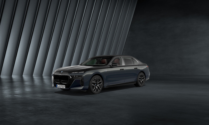 BMW 740i xDrive M 스포츠 프로 인디비주얼 투톤 드라빗 그레이 에디션. BMW코리아 제공