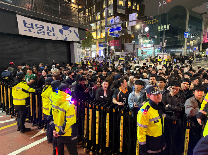 핼로윈 주간 이태원역 일대 인파 관리 모습. 서울용산경찰서 제공
