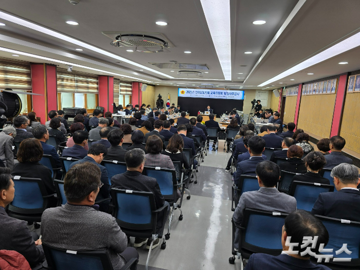 순천교육지원청에서 열린 전남도의회의 행정사무감사. 고영호 기자