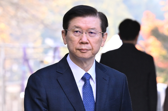 박종준 전 대통령경호처장이 7일 서울 서초구 서울중앙지법에서 열린 윤석열 전 대통령의 특수공무집행방해 등 혐의 속행 공판에 증인으로 출석하고 있다. 연합뉴스