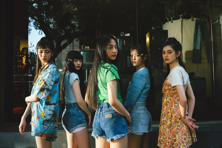 2022년 7월 22일 데뷔한 뉴진스. 왼쪽부터 혜인, 하니, 민지, 해린, 다니엘. 어도어 제공