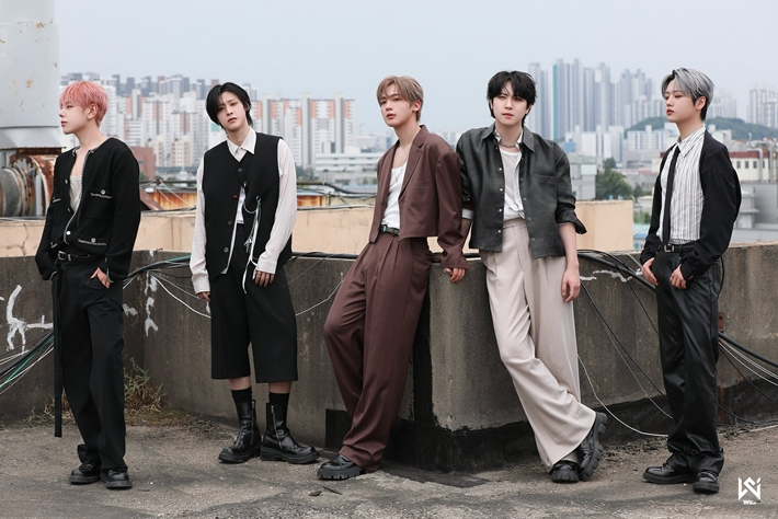 지난달 29일 미니 8집 '원더랜드'로 컴백한 그룹 위아이. 위아이 공식 트위터