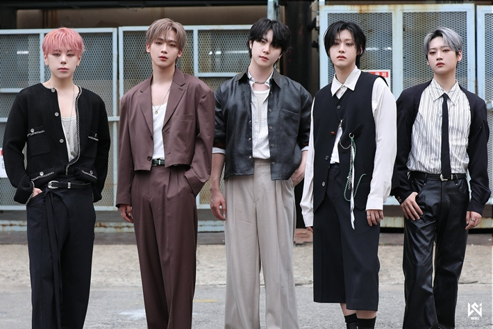 지난달 29일 미니 8집 '원더랜드'로 컴백한 그룹 위아이. 위아이 공식 트위터