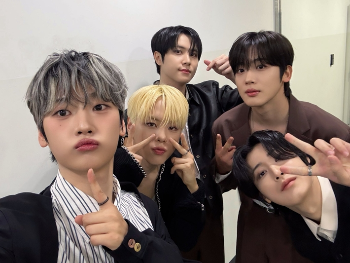 위아이는 타이틀곡 '홈'으로 활동 중이다. 위엔터테인먼트 제공