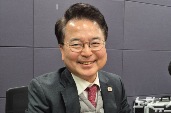 강원CBS.강원영동CBS 시사프로그램 <최진성의 위클리오늘>에 출연한 육동한 춘천시장. 강민주 PD