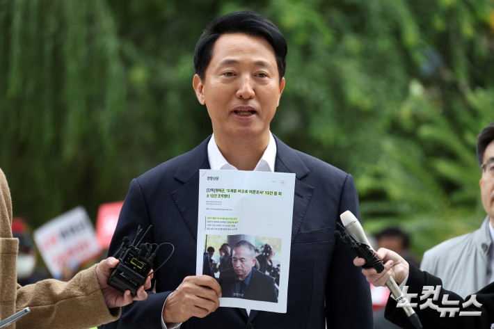 정치자금법 위반 혐의를 받는 오세훈 서울시장이 8일 오전 서울 종로구 KT광화문빌딩 웨스트에 마련된 김건희 특검팀(특별검사 민중기)에 출석하고 있다.