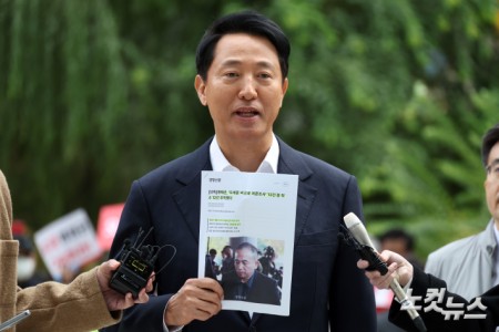 정치자금법 위반 혐의를 받는 오세훈 서울시장이 8일 오전 서울 종로구 KT광화문빌딩 웨스트에 마련된 김건희 특검팀(특별검사 민중기)에 출석하고 있다.