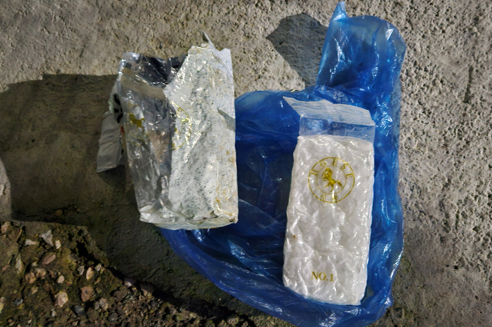 지난달 26일 포항시 북구 청하면 청진리에서 발견된 마약류. 포항해경 제공
