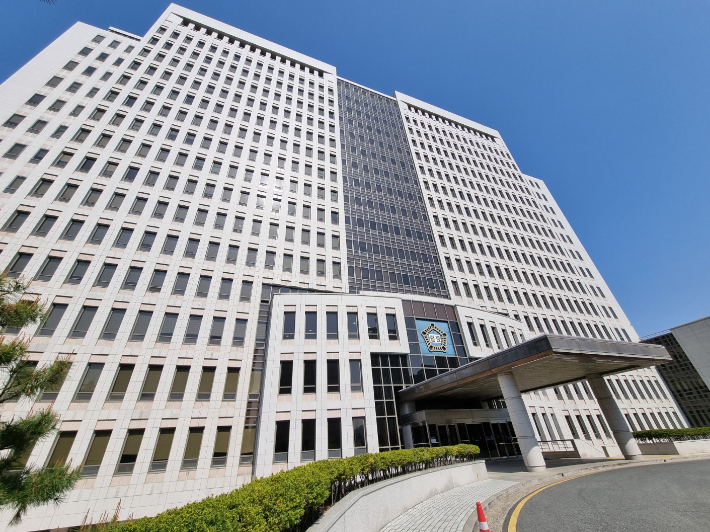 "아버지 명의로 사업한다" 억대 돈 안 갚은 공기업 직원 실형