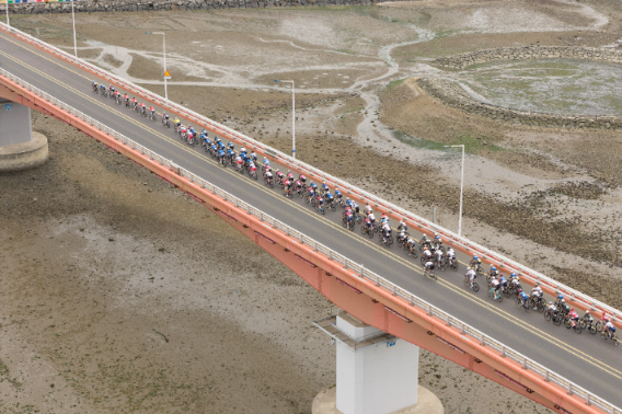 지난 6월 열린 투르 드 경남. 독자 이해 위한 사진으로 해당 기사와 직접적 관련 없음. 경남도청 제공 