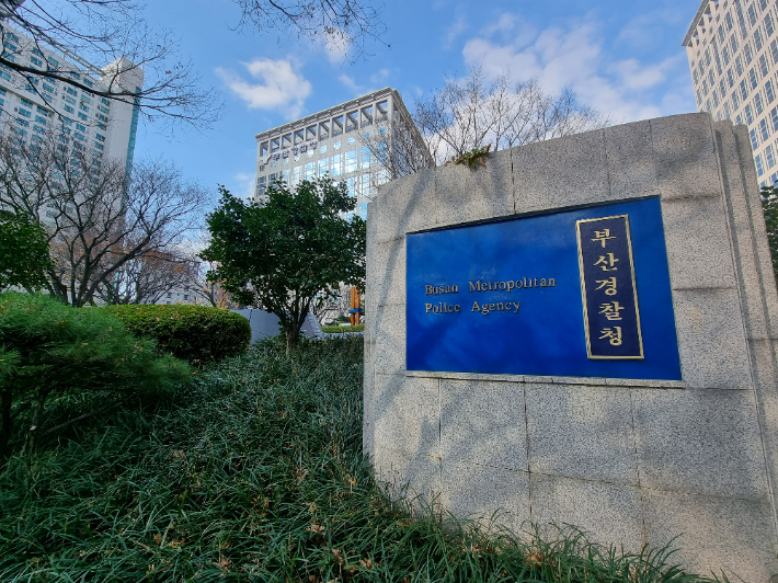 장례 치르던 현직 경찰, 의식 잃고 쓰러진 시민 심폐소생술로 구조