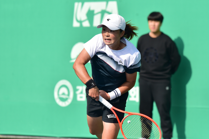 '하나증권 제80회 한국테니스선수권대회' 여자 단식 정상에 오른 김나리. 대한테니스협회  