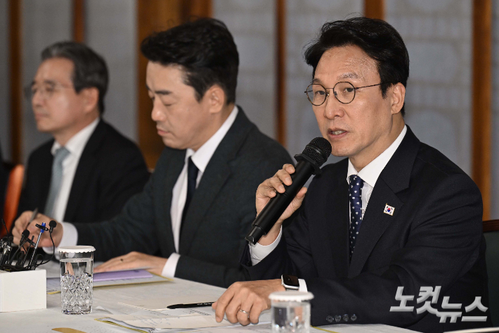 김민석 국무총리가 9일 서울 종로구 국무총리공관에서 열린 고위당정협의회에서 발언하고 있다. 윤창원 기자