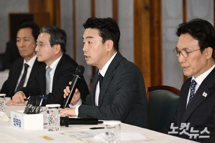 강훈식 대통령실 비서실장이 9일 서울 종로구 국무총리공관에서 열린 고위당정협의회에서 발언하고 있다. 윤창원 기자