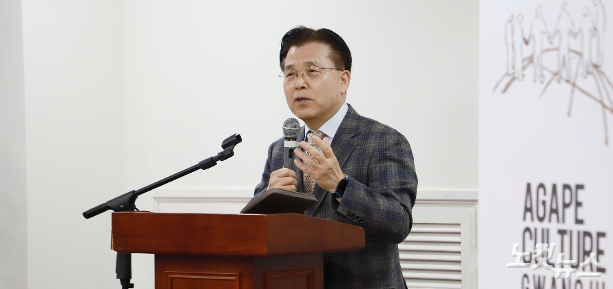 이사장 이상복 목사(광주동명교회)가 모세와 미리암이 홍해를 건넌 후 노래하고 춤춘 사건(출애굽기 15장)을 언급하며, 이는 하나님이 하신 일에 대한 최고의 영광이자 공동체의 신앙 고백이며 자녀손에게 신앙을 계승하는 방식임을 강조했다. 한세민 교계기자