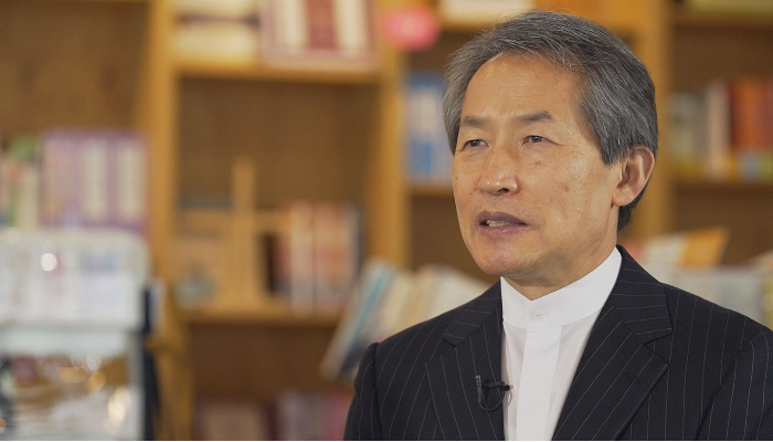 성락성결교회 지형은 목사가 조기 은퇴를 선언했다. 