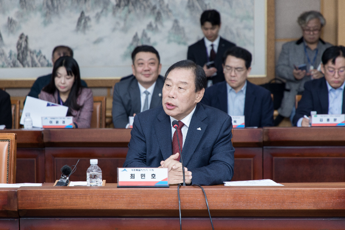 충청권 지역민생 예산정책협의회에서 최민호 시장이 지방교부세 제도 개선의 필요성을 건의하고 있다. 세종시 제공