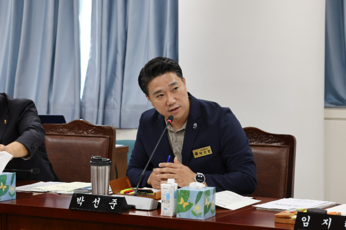 전라남도의회 박선준 의원(더불어민주당·고흥 2)은 최근 전남도 여성가족정책관 행정사무 감사에서 매년 증가하는 전남 서부권 아동학대 건수를 지적하며, 대책 마련을 촉구했다. 전남도의회 제공  