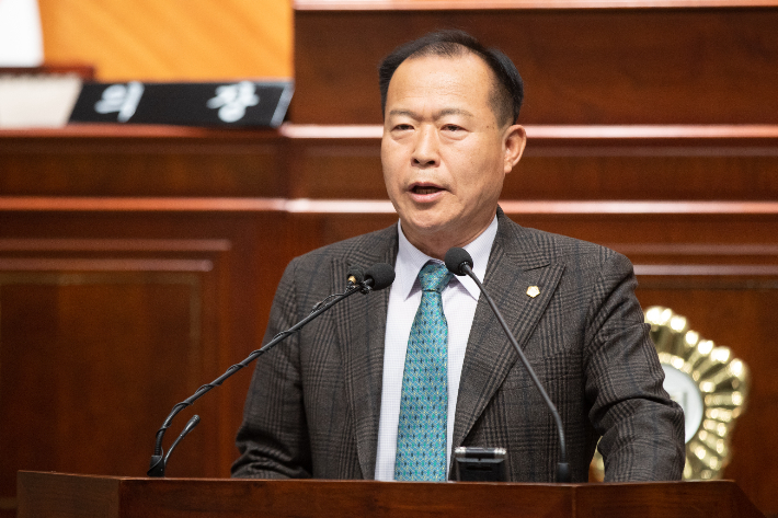 군산시의회 김영일 의원이 10일 본회의에서 5분발언을 하고 있다. 군산시의회 제공