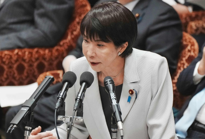 다카이치 사나에 일본 총리가 10일 중의원(하원) 예산위원회에서 의원 질의에 답변하고 있다. 연합뉴스