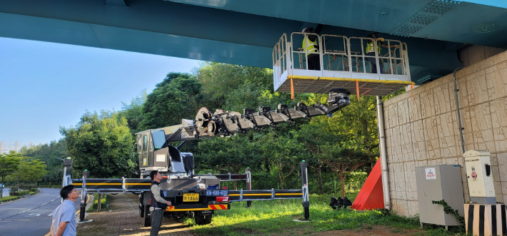 신대지구 교량을 점검하고 있다. 순천시 제공