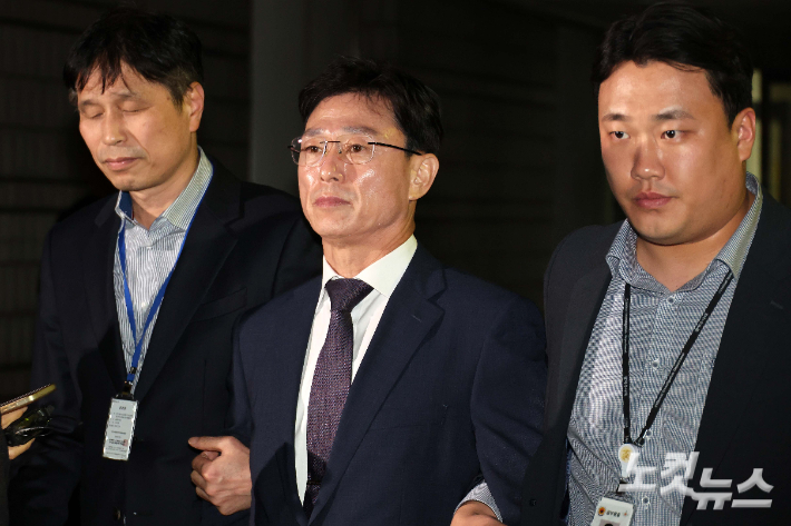 '채해병 과실치사 혐의' 임성근 전 해병대 1사단장이 23일 오후 영장실질심사를 마친 뒤 서울중앙지법을 나서고 있다. 박종민 기자