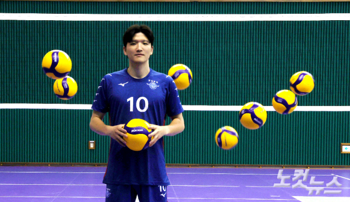 2023-24시즌 MVP와 함께 대한항공의 4연패를 이룬 정지석이 시즌 뒤 CBS노컷뉴스와 인터뷰에 나선 모습. 황진환 기자 