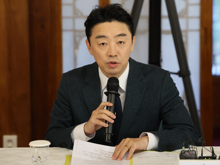 발언하는 강훈식 대통령 비서실장. 연합뉴스