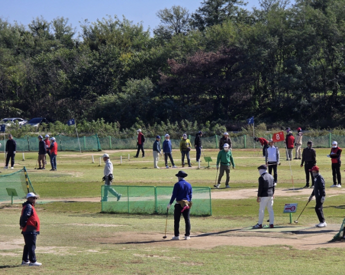 포항시가 고령화 시대에 대응해 시민들의 여가와 시민 체육 복지 향상을 위한 파크골프장 시설 인프라 구축 강화에 나선다. 포항시 제공