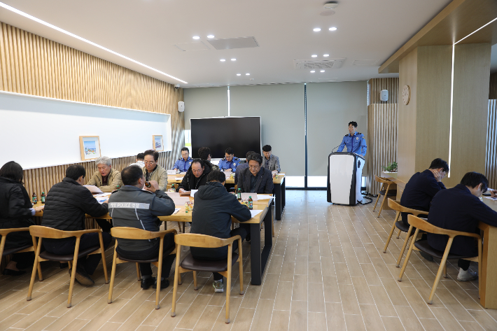 포항해양경찰서는 10일 구룡포에서 동절기 해양사고 예방을 위한 어업인 현장 간담회를 실시했다. 포항해경 제공