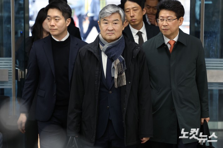 불법계엄을 사전에 인지하고도 국회에 보고하지 않은 혐의 등을 받는 조태용 전 국정원장이 11일 오전 서울 서초구 서울중앙지방법원에서 열린 영장실질심사에 출석하고 있다.