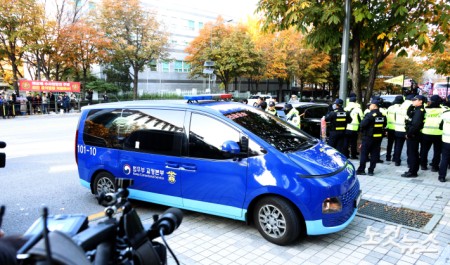 해병특검 지하주차장 향하는 尹호송차