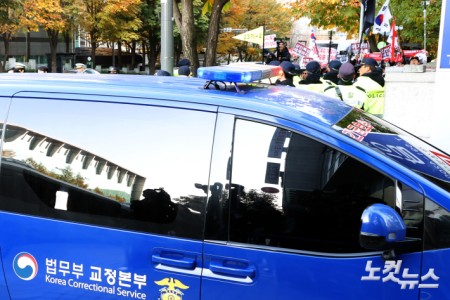 尹, 해병특검 지하주차장 통해 첫 피의자 출석