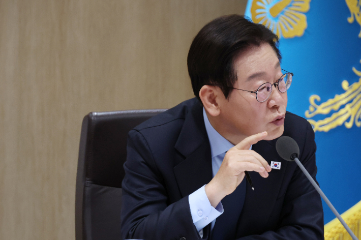 이재명 대통령이 11일 용산 대통령실에서 열린 국무회의를 주재하고 있다. 연합뉴스