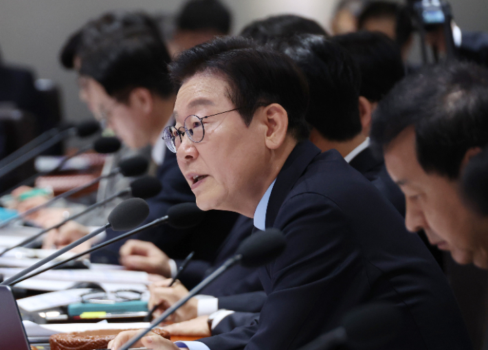 이재명 대통령이 11일 용산 대통령실에서 열린 국무회의에서 발언하고 있다. 연합뉴스