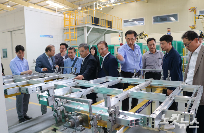 부산상공회의소 인도경제사절단이 7일 성우하이텍 첸나이 공장을 찾았다. 김혜경 기자 