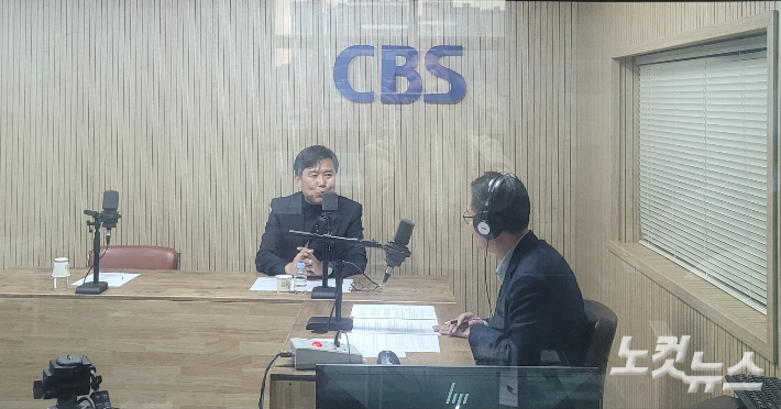 왼쪽부터 이상식 충북도의원, 김종현 앵커. 충북CBS