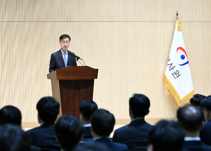 최재해 감사원장이 11일 서울 종로구 감사원 청사에서 열린 이임식에서 이임사를 하고 있다. 감사원 제공