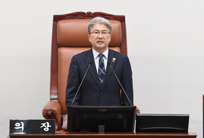 이상봉 의장. 제주도의회 제공