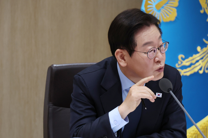 이재명 대통령이 11일 용산 대통령실에서 열린 국무회의를 주재하고 있다. 연합뉴스