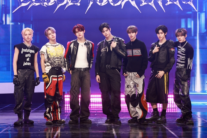 신인 보이그룹 클로즈유어아이즈가 11일 오후 2시 서울 강서구 SBS공개홀에서 미니 3집 '블랙아웃' 쇼케이스가 열렸다. 언코어 제공
