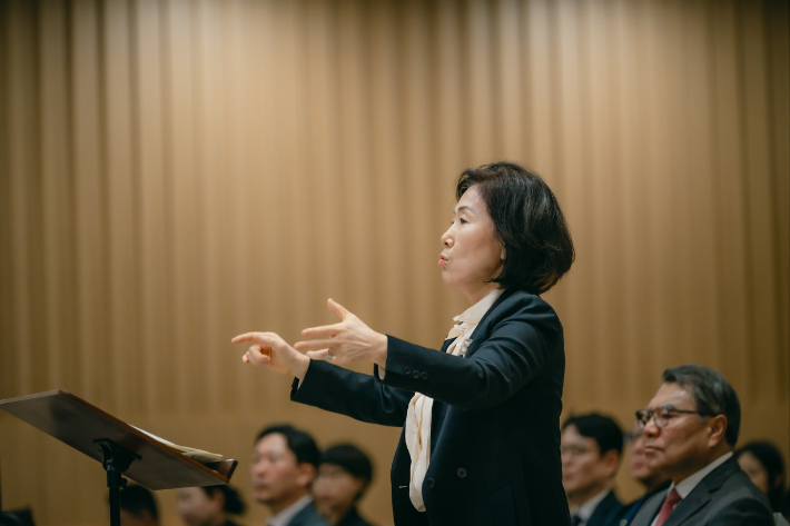 교회 찬양대 지휘 모습. 제화미 권사 제공