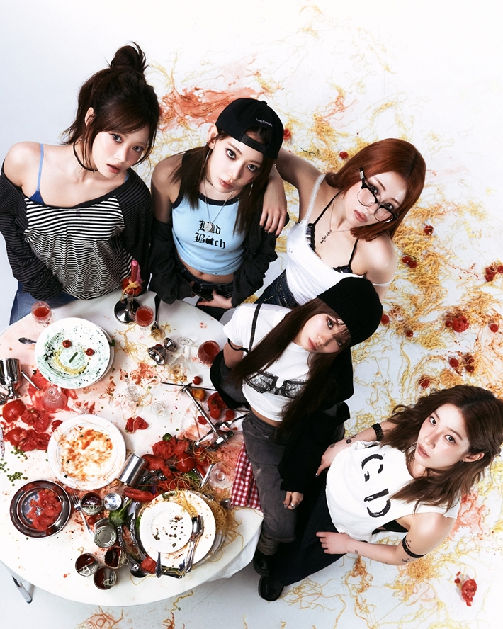 그룹 르세라핌의 신곡 '스파게티'가 미국 빌보드 메인 싱글 차트 '핫 100'에 2주 연속 진입했다. 쏘스뮤직 제공