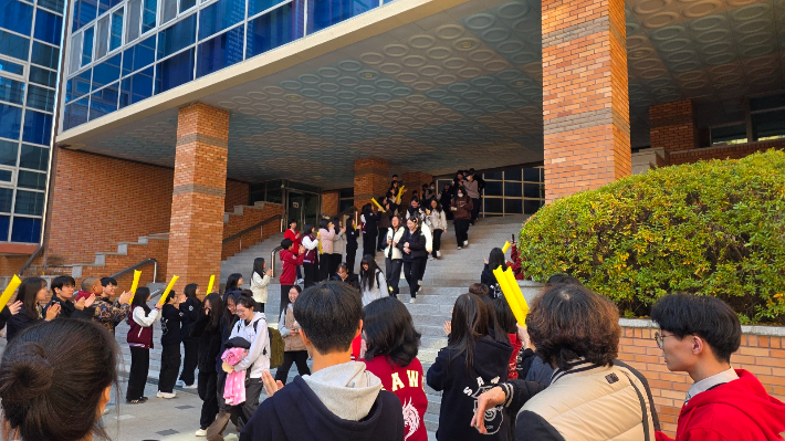 대학수학능력시험을 하루 앞둔 12일 수원외국어고등학교에서 출정식이 진행됐다. 수원외고 제공