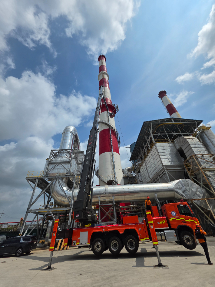 당시 B씨가 사고를 당한 공장 굴뚝. 전북소방본부 제공