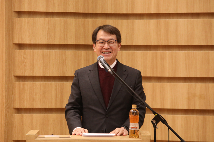 전주중부교회 박종숙 목사가 곽선희 목사를 소개하며 참석자들에게 감사 인사를 전하고 있다. 최화랑 기자