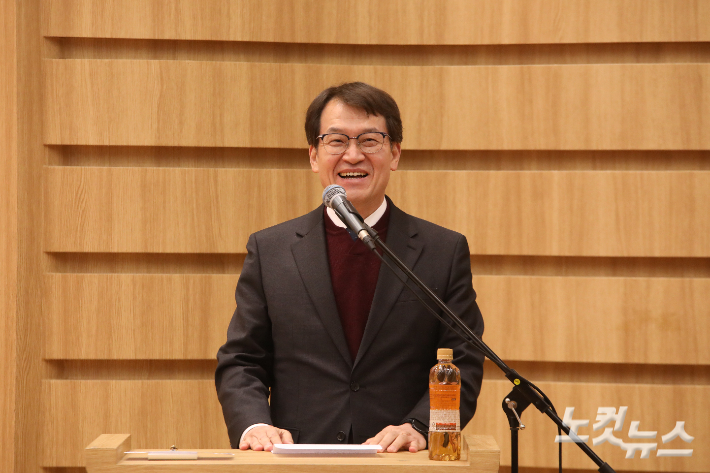 전주중부교회 박종숙 목사가 곽선희 목사를 소개하며 참석자들에게 감사 인사를 전하고 있다. 최화랑 기자